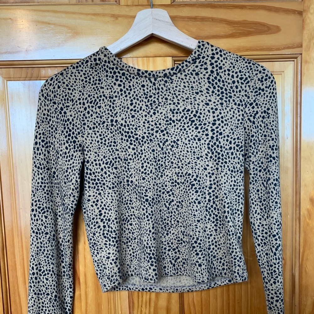 American Eagle Medium soft and sexy long sleeve cheetah print top
